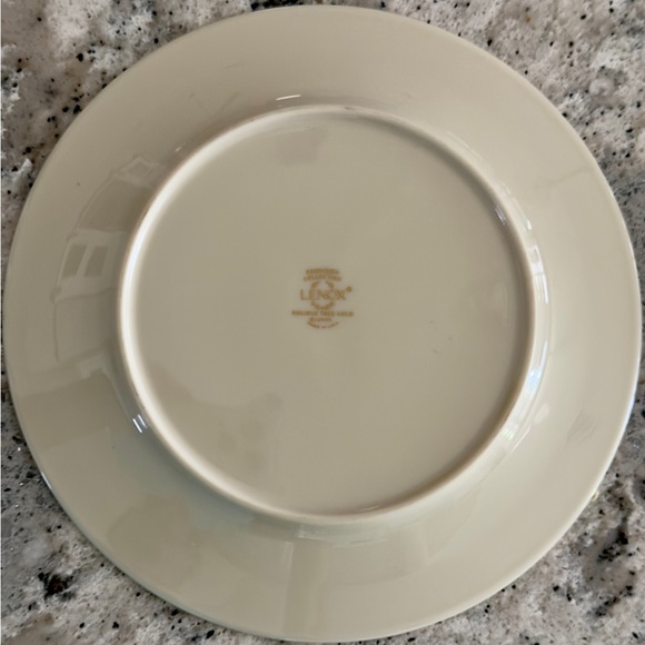 Lenox HOLIDAY TREE Plate Gold Lenox Porcelain
Dimensions Collection-8”Plate - Picture 5 of 6